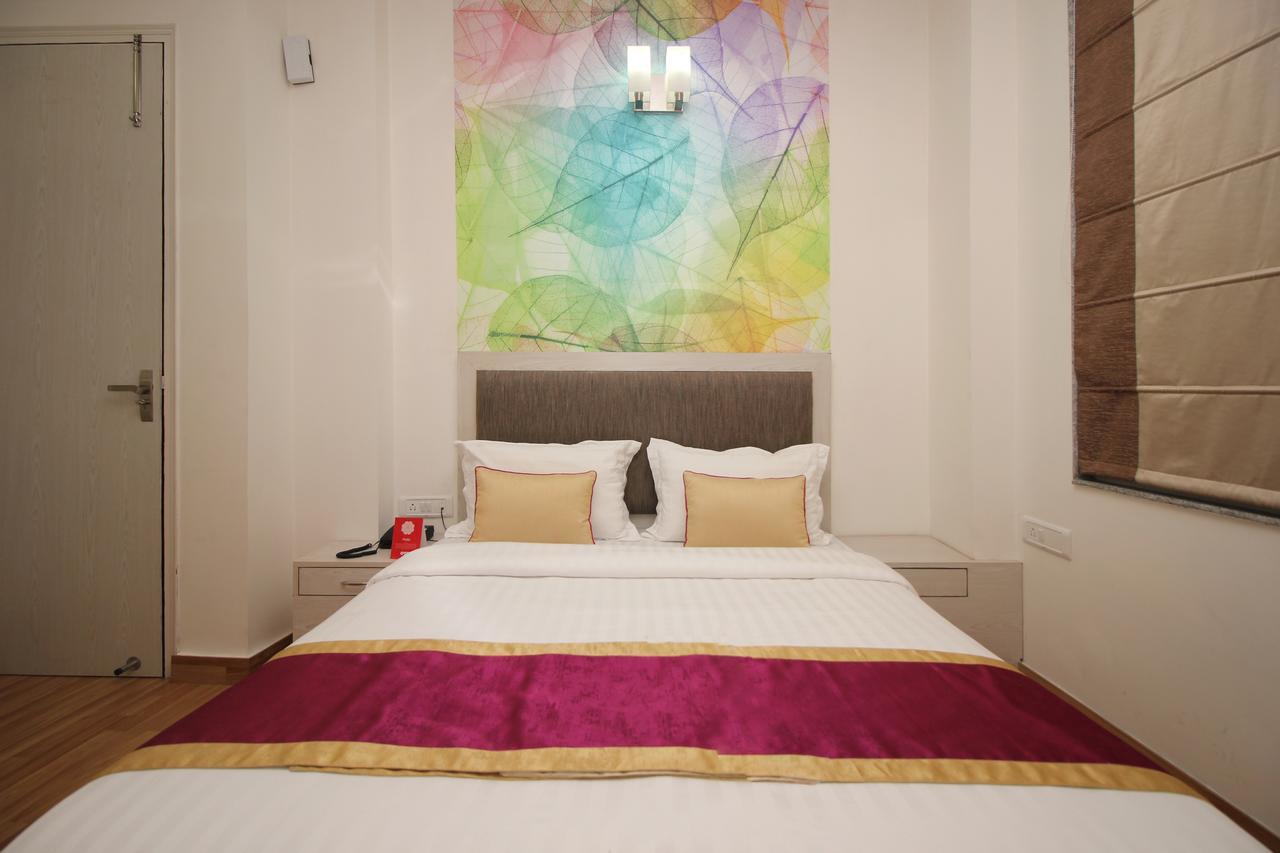 Hotel Nanak Residency Нью-Делі Екстер'єр фото